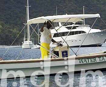 10_JAL200WATERTAXI