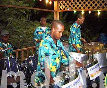 10_JAL092STEELBAND