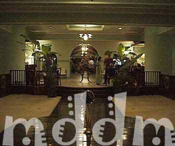REX5_082FOYER